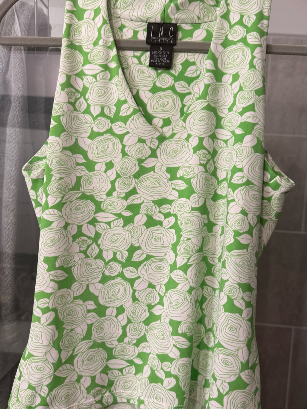 INC Petite Green & White Floral V-Neck Top. Lined. Machine washable,
